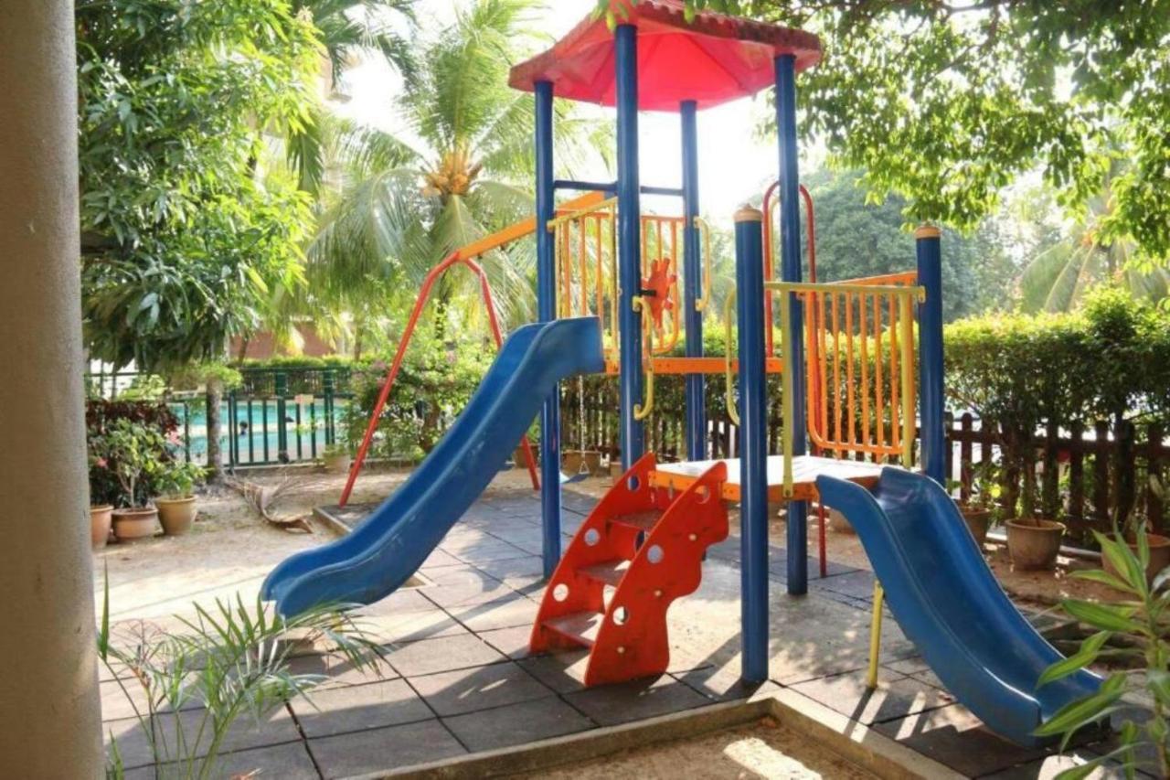 Designer Seaview 10pax Families Apartment